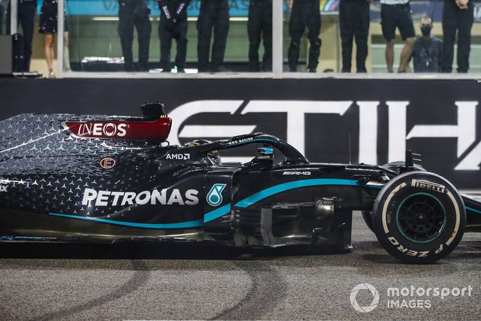 Lewis Hamilton, Mercedes F1 W11, 3ª posición, en la parrilla al final de la carrera