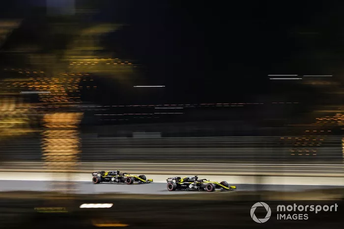 Daniel Ricciardo, Renault F1 Team R.S.20, Esteban Ocon, Renault F1 Team R.S.20