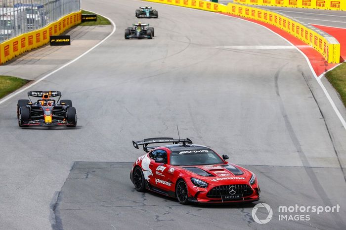 El Safety Car Max Verstappen, Red Bull Racing RB19, Lewis Hamilton, Mercedes F1 W14, Fernando Alonso, Aston Martin AMR23