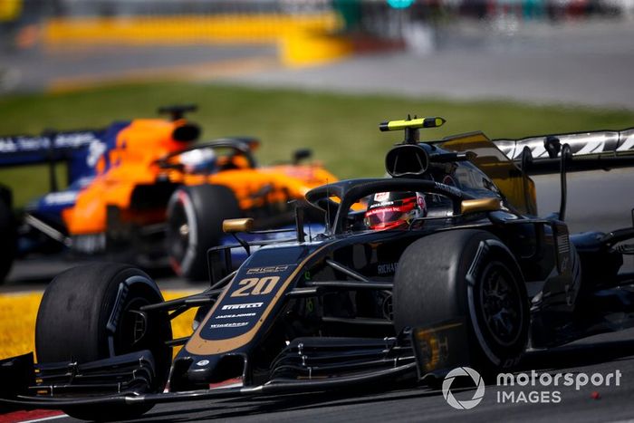 Kevin Magnussen, Haas F1 Team VF-19 y Carlos Sainz Jr., McLaren MCL34 