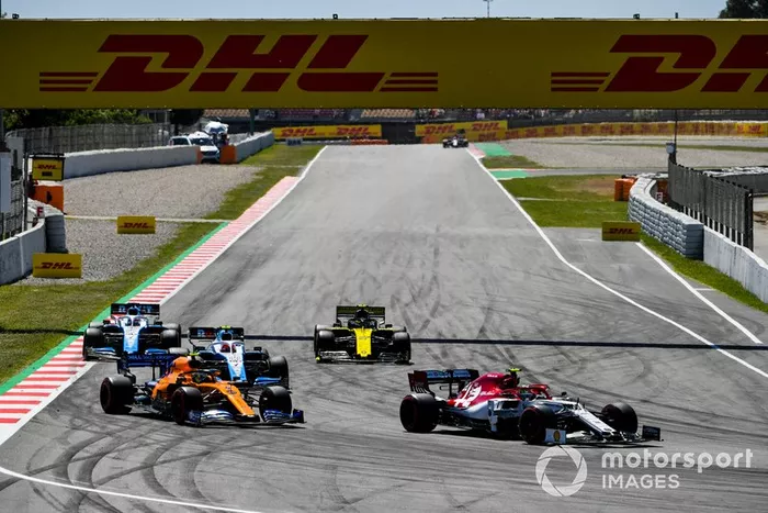 Antonio Giovinazzi, Alfa Romeo Racing C38, lidera Lando Norris, McLaren MCL34, Robert Kubica, Williams FW42, Nico Hulkenberg, Renault R.S. 19, y George Russell, Williams Racing FW42.