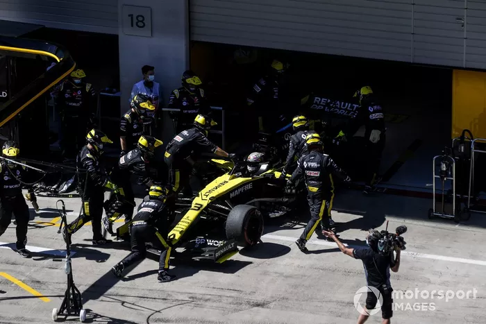 Daniel Ricciardo, Renault F1 Team R.S.20 se retira de la carrera