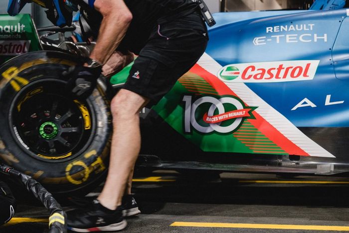 Detalle de la decoración del Alpine A521