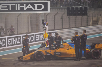 Fernando Alonso, McLaren MCL33 in Parc Ferme