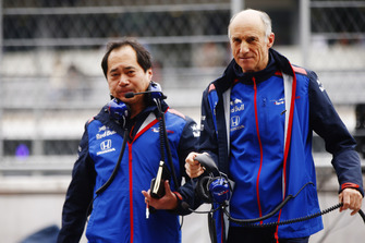 Toyoharu Tanabe, Direttore tecnico F1, Honda, e Franz Tost, Team Principal, Scuderia Toro Rosso