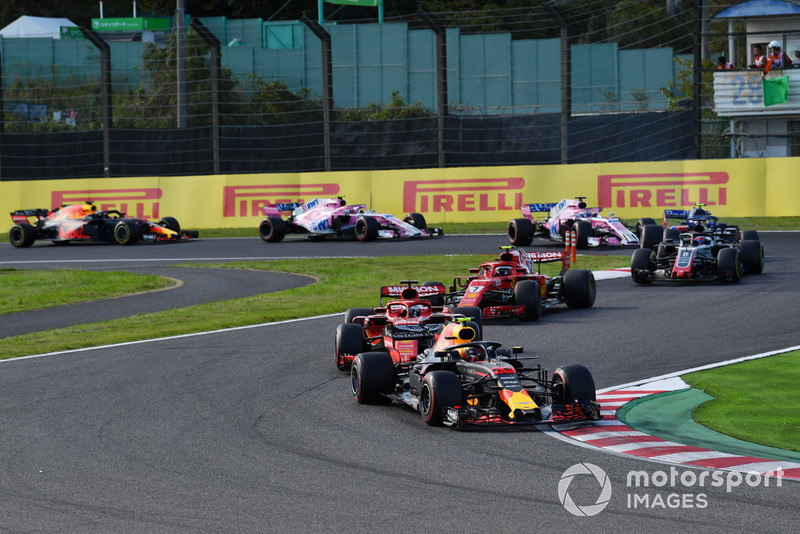 Max Verstappen, Red Bull Racing RB14 precede Sebastian Vettel, Ferrari SF71H
