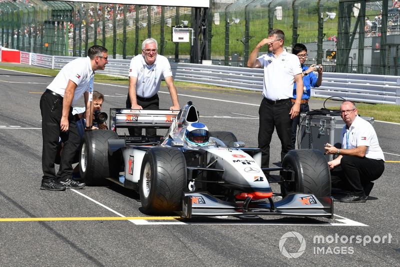 Mika Hakkinen, McLaren MP4-13
