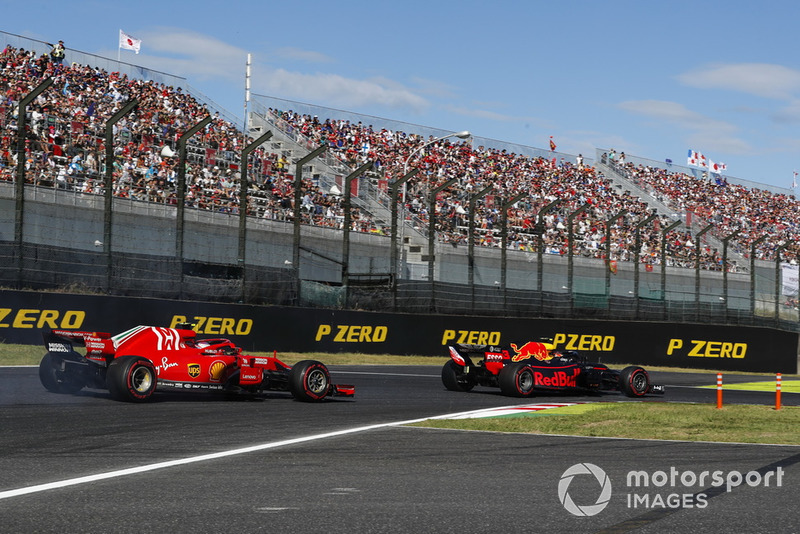 Max Verstappen, Red Bull Racing RB14, leads Sebastian Vettel, Ferrari SF71H