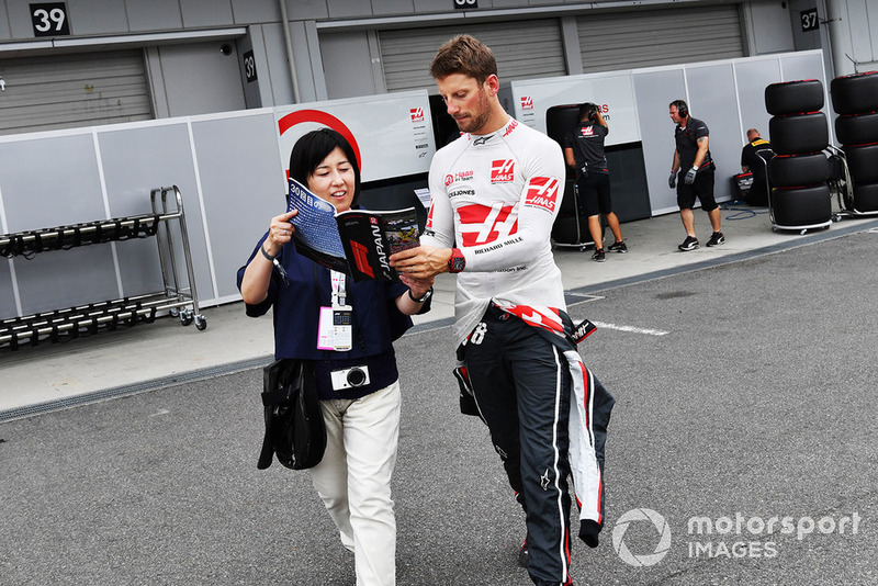 Romain Grosjean, Haas F1 Team signs an autograph for a fan