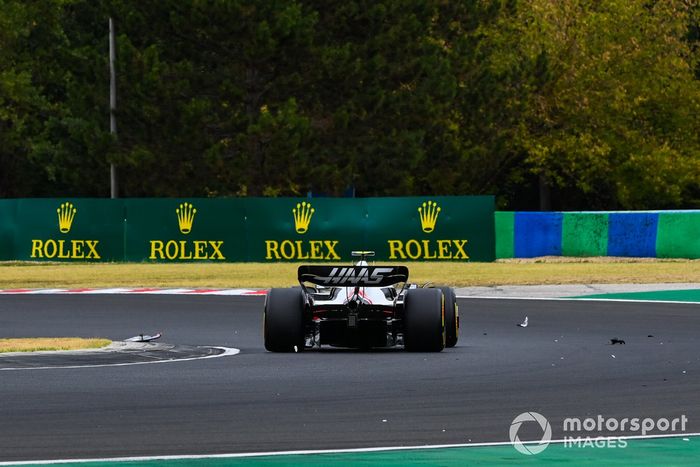 Daniel Ricciardo, McLaren MCL36, Mick Schumacher, Haas VF-22