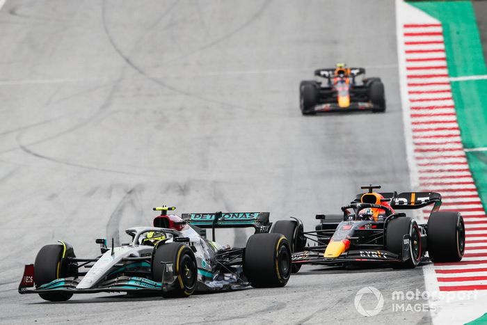 Lewis Hamilton, Mercedes W13, Max Verstappen, Red Bull Racing RB18, Sergio Pérez, Red Bull Racing RB18