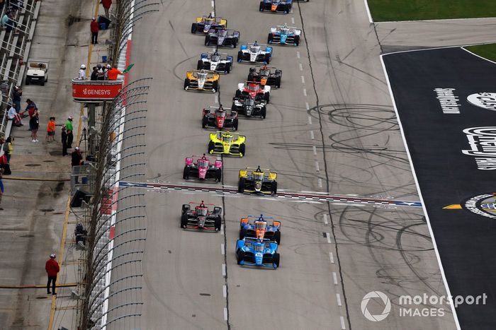 Salida: Alex Palou, Chip Ganassi Racing Honda, Will Power, Team Penske Chevrolet, Scott Dixon, Chip Ganassi Racing Honda, Jack Harvey, Meyer Shank Racing Honda, Colton Herta, Andretti Autosport Honda