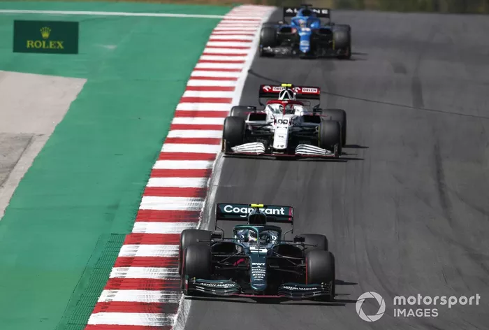 Sebastian Vettel, Aston Martin AMR21, Antonio Giovinazzi, Alfa Romeo Racing C41, Fernando Alonso, Alpine A521