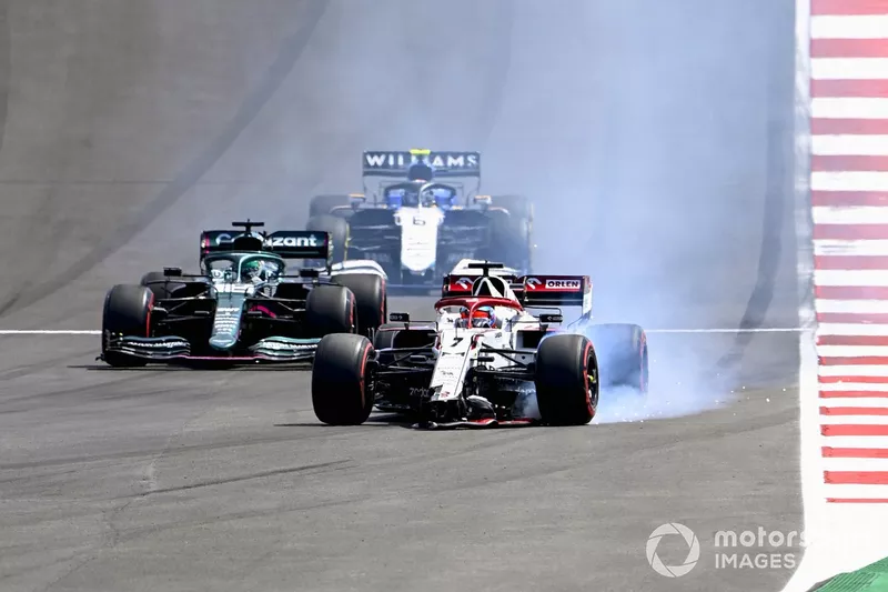 Kimi Raikkonen, Alfa Romeo Racing C41, con l'ala frontale danneggiata