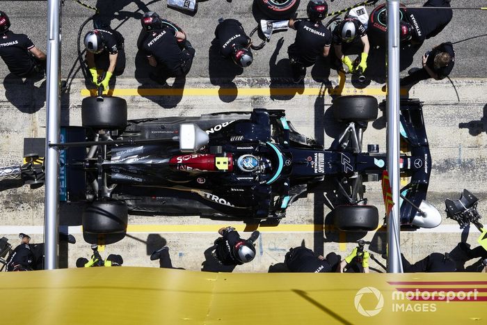 Valtteri Bottas, Mercedes W12, en pits