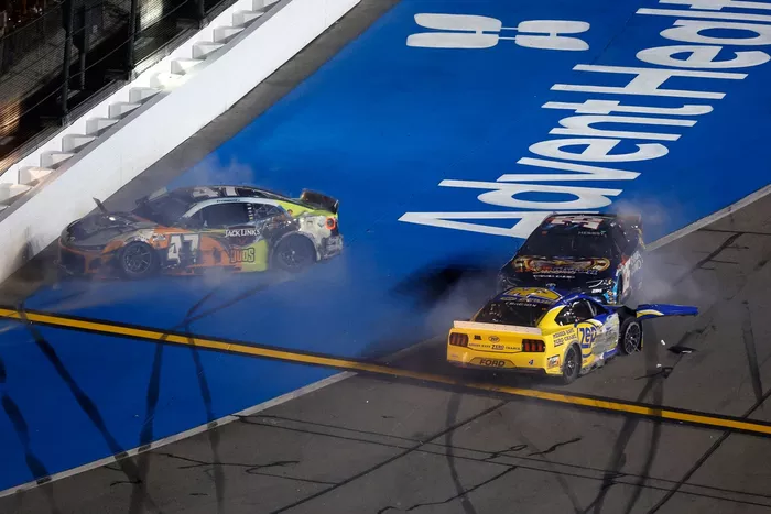 Noah Gragson, Front Row Motorsports Ford, Ricky Stenhouse Jr., Hyak Motorsports Chevrolet, Riley Herbst, 23XI Racing Toyota