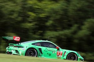 #77 AO Racing Porsche 911 GT3 R (992): Laurin Heinrich, Klaus Bachler