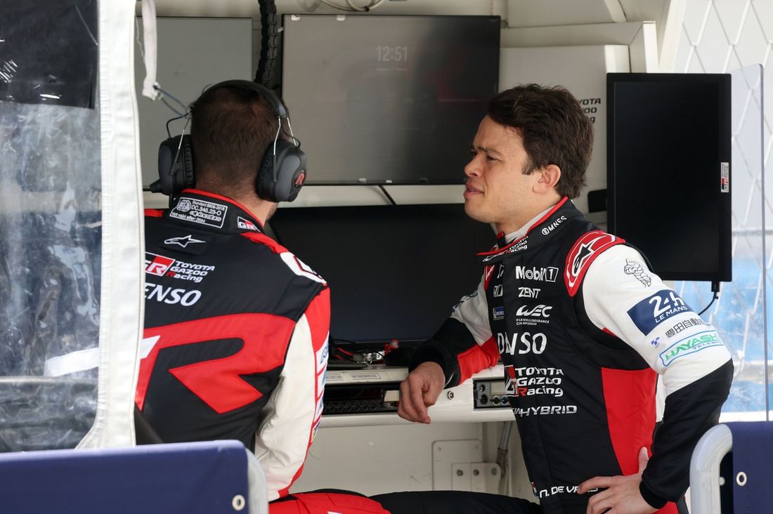 #7 Toyota Gazoo Racing Toyota GR010 - Hybryda: Nyck De Vries