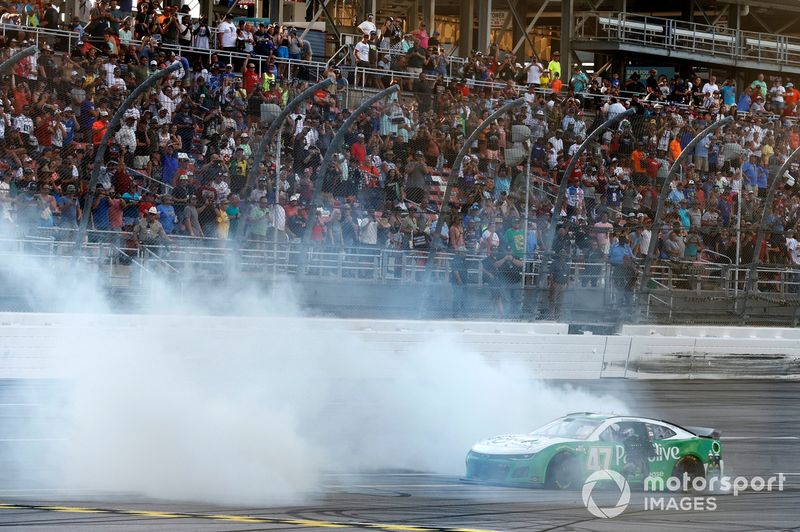 Ricky Stenhouse Jr, JTG Daugherty Racing, Kroger Health/Palmolive Chevrolet Camaro