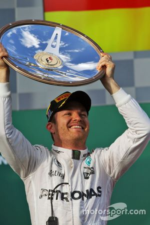 Podium : le vainqueur Nico Rosberg, Mercedes AMG F1 Team