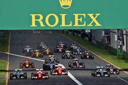 Sebastian Vettel, Ferrari SF16-H líder al inicio de la carrera