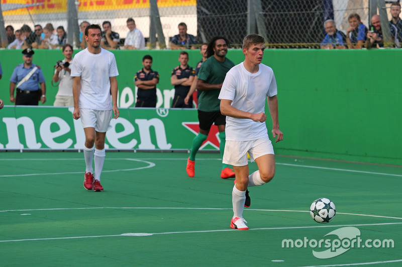 Heineken spornsorluğunda hayır işi için yapılan futbol maçı, Max Verstappen, Red Bull Racing