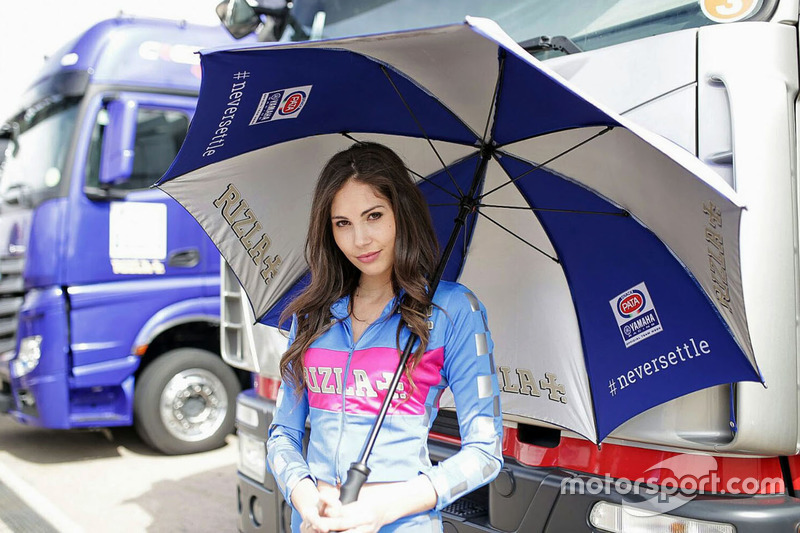 Lovely grid girl