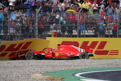 Sebastian Vettel, Ferrari SF71H, va a sbattere
