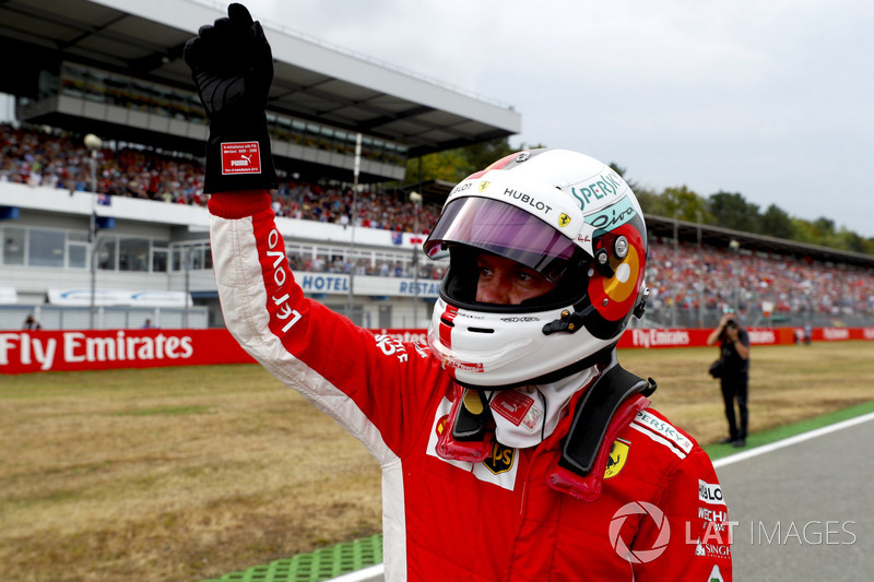 Sebastian Vettel, Ferrari SF71H merayakan pole