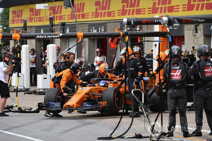 Fernando Alonso, McLaren MCL33, abandona el GP de Canadá