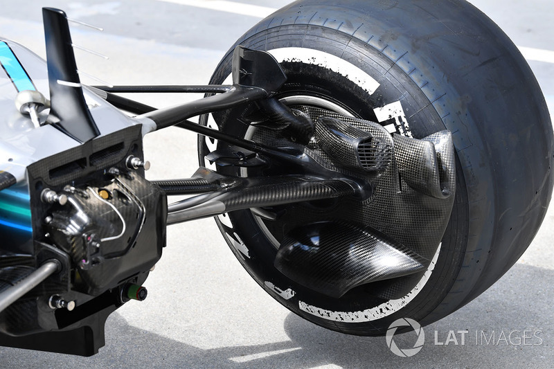 Detail pipa pendingin rem depan Mercedes-AMG F1 W09