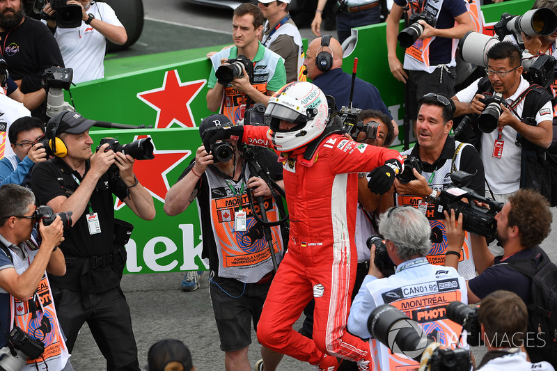 Yarış galibi Sebastian Vettel, Ferrari, parc ferme