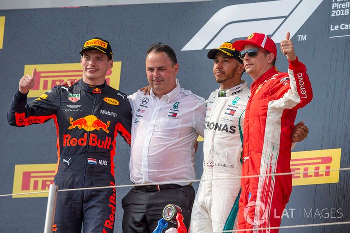 Max Verstappen, Red Bull Racing, Ron Meadows, Mercedes AMG F1 Team Manager, Lewis Hamilton, Mercedes-AMG F1 y Kimi Raikkonen, Ferrari  en el podio del GP de Francia