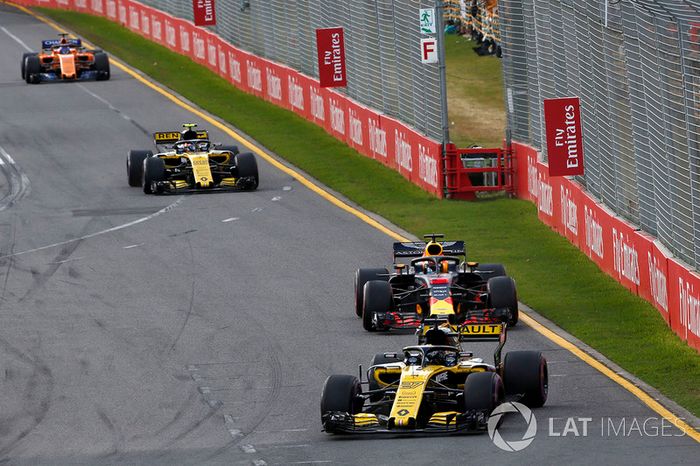 Nico Hulkenberg, Renault Sport F1 Team R.S. 18, Daniel Ricciardo, Red Bull Racing RB14
