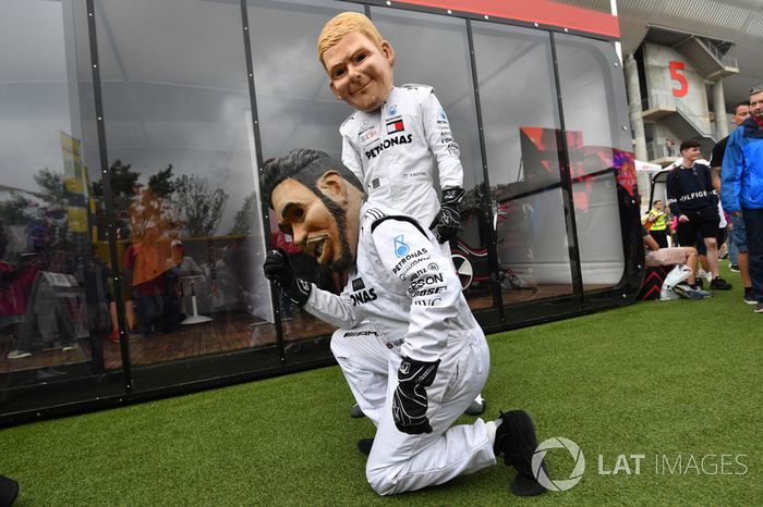 Lewis Hamilton, Mercedes-AMG F1 y Valtteri Bottas, Mercedes-AMG F1 caricatura