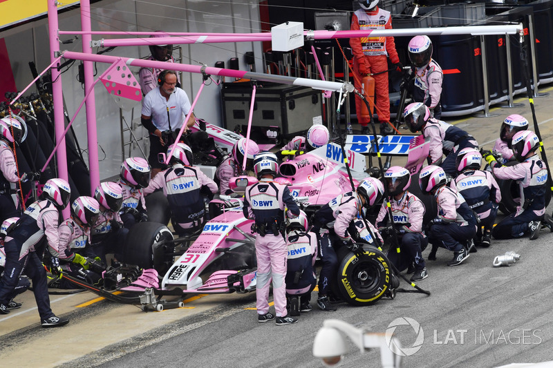 Esteban Ocon, Force India VJM11 aux stands