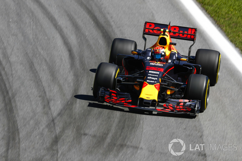 Verstappen feeling the heat in FP2