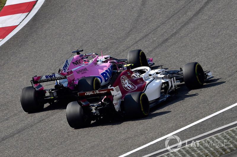 Charles Leclerc, Sauber C37 et Sergio Perez, Force India VJM11