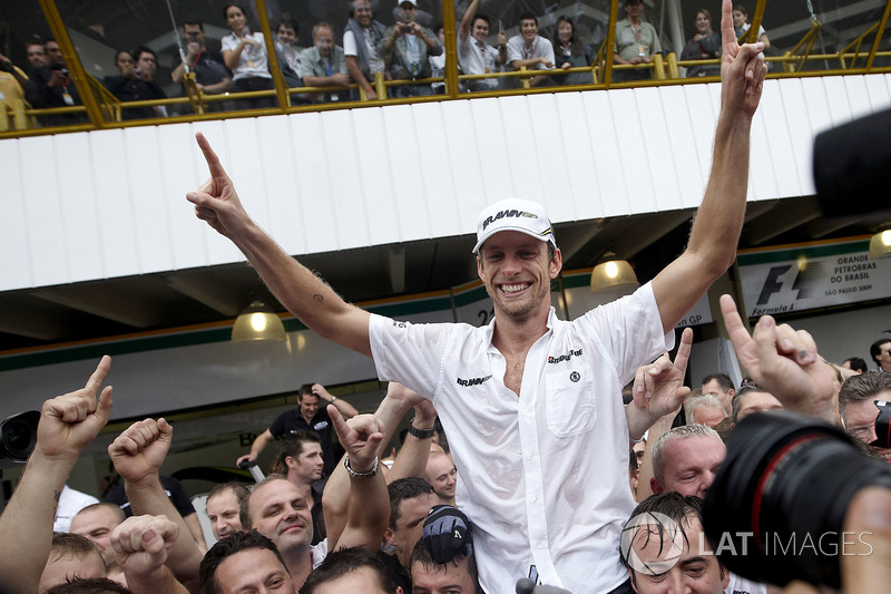 Jenson Button, Brawn GP, celebrates with the Brawn GP team