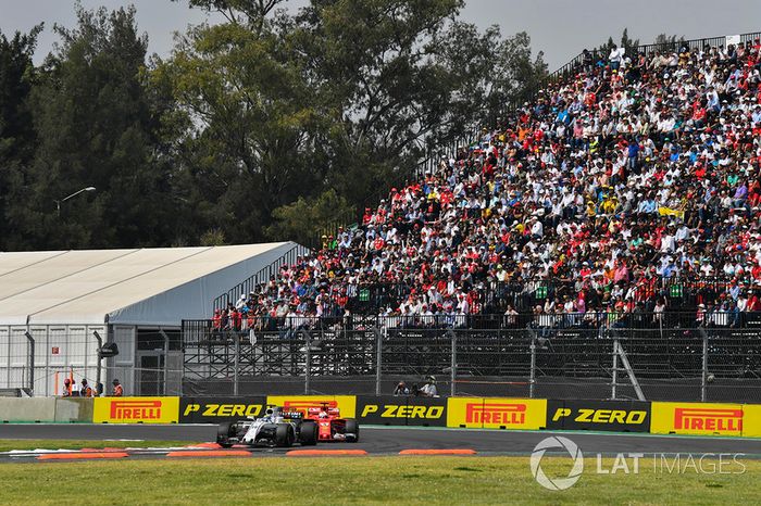 Felipe Massa, Williams FW40 y Sebastian Vettel, Ferrari SF70H