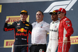 Max Verstappen, Red Bull Racing, Ron Meadows, Team Manager Mercedes AMG F1, Lewis Hamilton, Mercedes-AMG F1 e Kimi Raikkonen, Ferrari, festeggiano sul podio