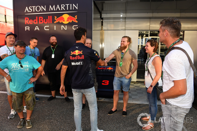 Daniel Ricciardo, Red Bull Racing bersama staf JMD Design