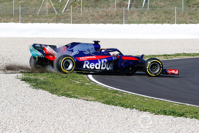 Brendon Hartley, Scuderia Toro Rosso STR13, sale de la pista