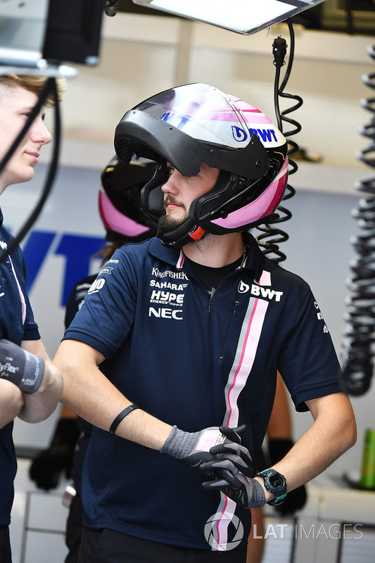 Force India F1 mechanic