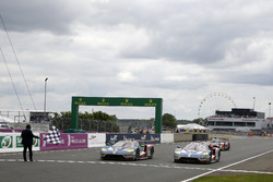 Checkered flag for #66 Ford Chip Ganassi Racing Ford GT: Olivier Pla, Stefan Mücke, Billy Johnson en