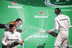 Podium: ganador, Lewis Hamilton, Mercedes AMG F1, segundo, Nico Rosberg, Mercedes AMG F1