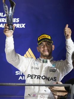 Lewis Hamilton, Mercedes AMG F1 auf dem Podium