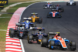 Esteban Ocon, Manor Racing MRT05; Carlos Sainz Jr., Scuderia Toro Rosso STR11; Fernando Alonso, McLa