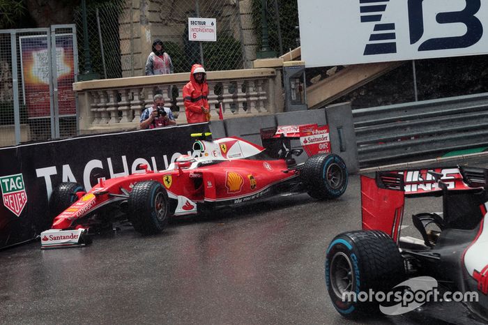 Kimi Raikkonen, Ferrari SF16-H ejecuta amplio y rompe su ala delantera