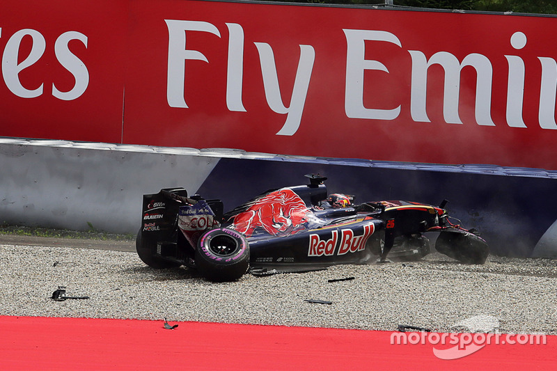 Daniil Kvyat, Scuderia Toro Rosso se estrella en la calificación